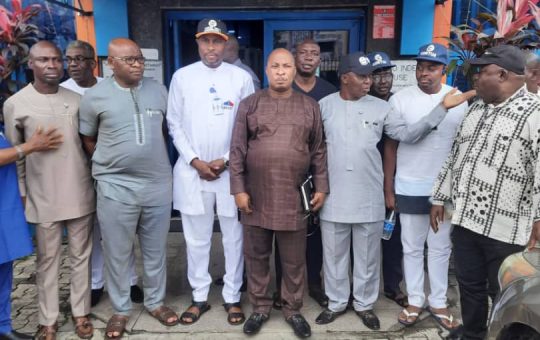 Alhaji Azeez Babatunde Mukaila (3rd from right) Acting President of ANLCA, Dr Kayode Farinto, President of COMTUA, Yinka Aroyehun in group photograph after their meeting on Monday