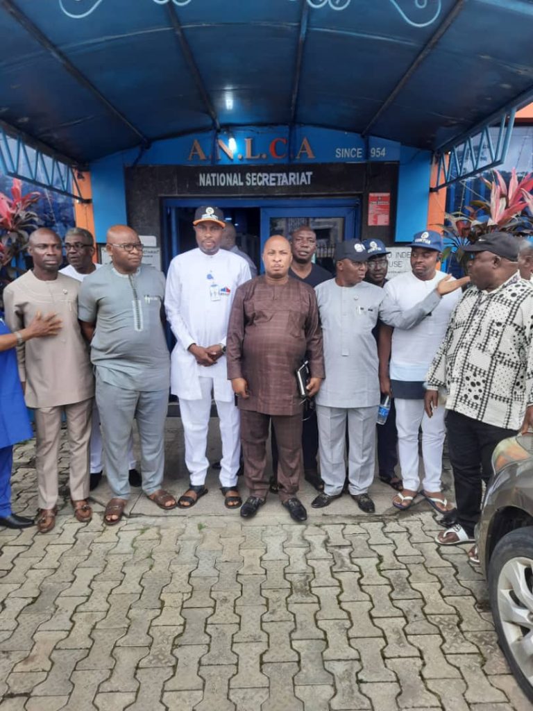 Alhaji Azeez Babatunde Mukaila (3rd from right) Acting President of ANLCA, Dr Kayode Farinto, President of COMTUA, Yinka Aroyehun in group photograph after their meeting on Monday