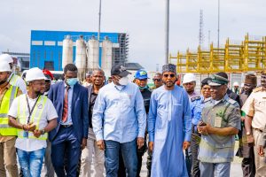 Transportation Minister, Eng Muazu Jaji Sambo (3rd from left) and the Managing Director of NPA, Mohammed Bello-Koko as well as other officials and operators during a tour of the Onne port