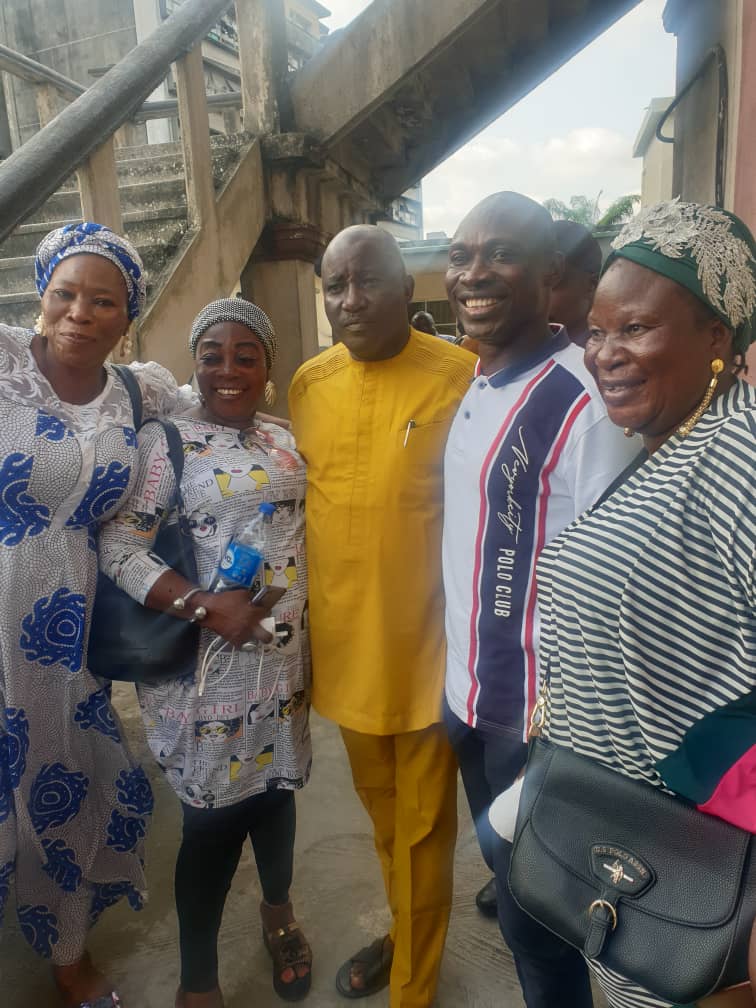 OjO Peter Akintoye (2nd from right) and Alhaji Muhammed Mojeed in a group photograph with their followers after leaving police custody on Tuesday