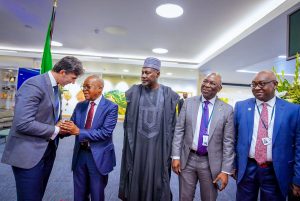 Nigeria’s Minister of Marine and Blue Economy, Dr Adegboyega Oyetola in a handshake with a delegate while Charge d’Affairs, High Commission of Nigeria, London, Ambassador Mohammed Maidugu (middle); Director General, Nigerian Maritime Administration and Safety Agency (NIMASA), Dr Dayo Mobereola (2nd right) and Director, Maritime Safety and Security, Federal Ministry of Marine and Blue Economy, Babatunde Bombata (right) look on during a lunch reception organised by Nigeria at the International Maritime Organization (IMO) headquarters in London on Thursday.