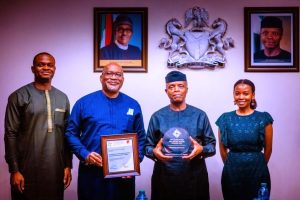 The Basel Institute on Governance’s Outstanding Achievement in Anti-Corruption Collective Action, won by the Maritime Anti-Corruption Network and Convention on Business Integrity being presented to Vice-President Yemi Osinbajo, who is Chairman of the Ports Reforms Steering Committee.